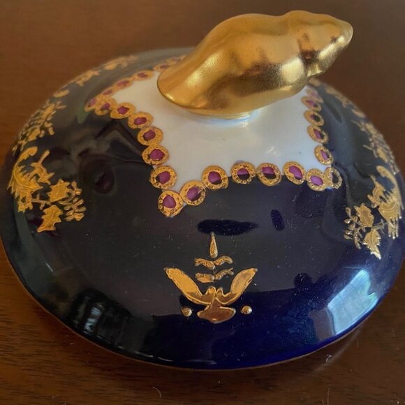 Vintage Sevres Porcelain Covered Bowl with HandPainted Scenes and Gilt Dragons - Picture 9 of 10